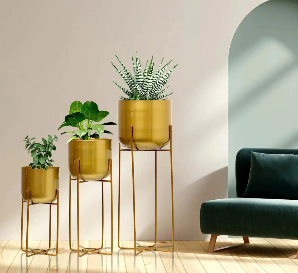 Rural gold metal planter with stand (Set of 3) URBANO.IN metal planter
